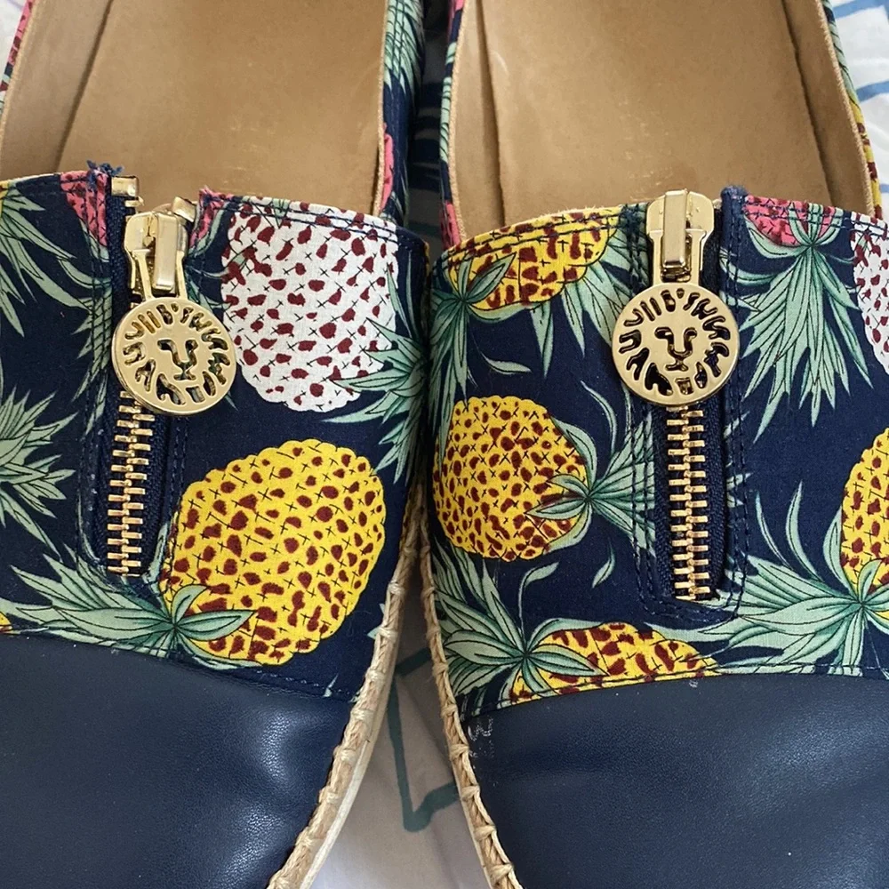 Anne Klein iFlex Zetta Pineapple Print Espadrille Flat Zip Up Sneaker Size 9.5M
